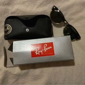 Ray-Ban
Black & Green Anti-Reflective Browline Sunglasses
 
Size: 52mm Lens